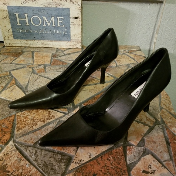 black pumps size 7